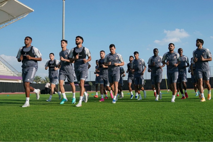 تمرینات آمادگی امارات برای بازی با عمان