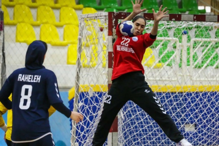 سنگ آهن بافق، قهرمان نیم‌فصل لیگ برتر هندبال زنان