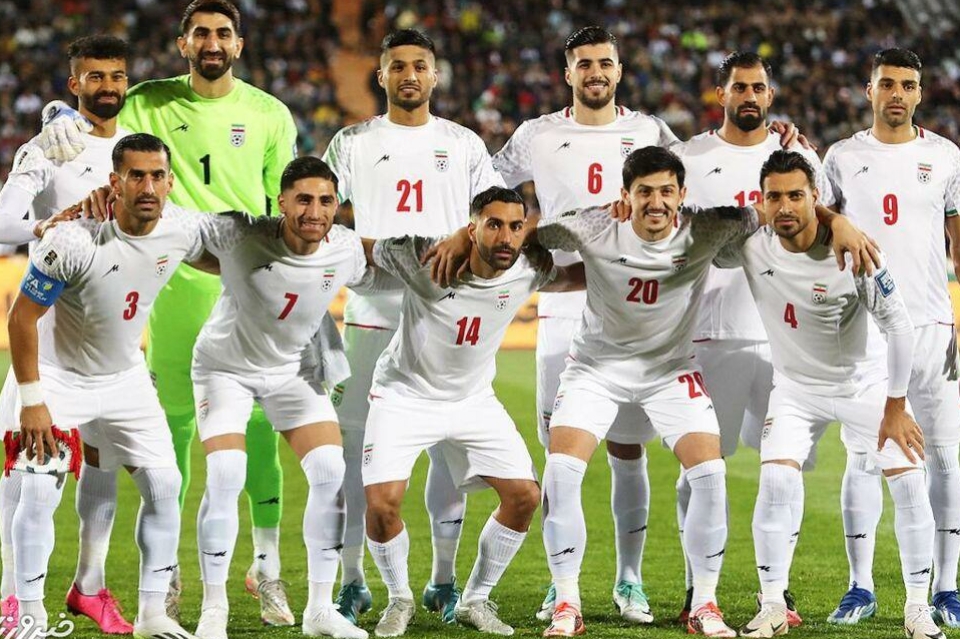 پخش مسابقه فوتبال ایران و قطر در باغ کتاب تهران