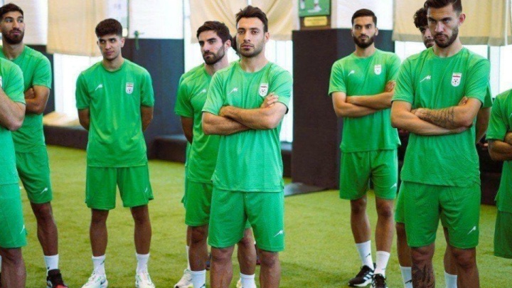 اعلام اسامی ملی‌پوشان فوتبال ایران توسط گوینده‌ی حاضر در ورزشگاه پیش از دیدار برابر هنگ‌کنگ