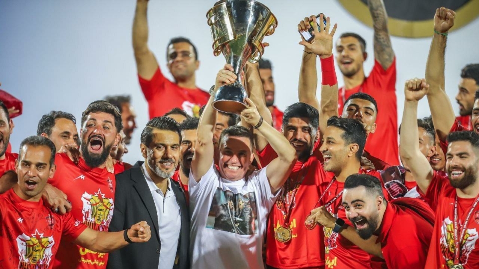 بالاخره یک نفر می‌آید و پرسپولیس باز قهرمان می‌شود