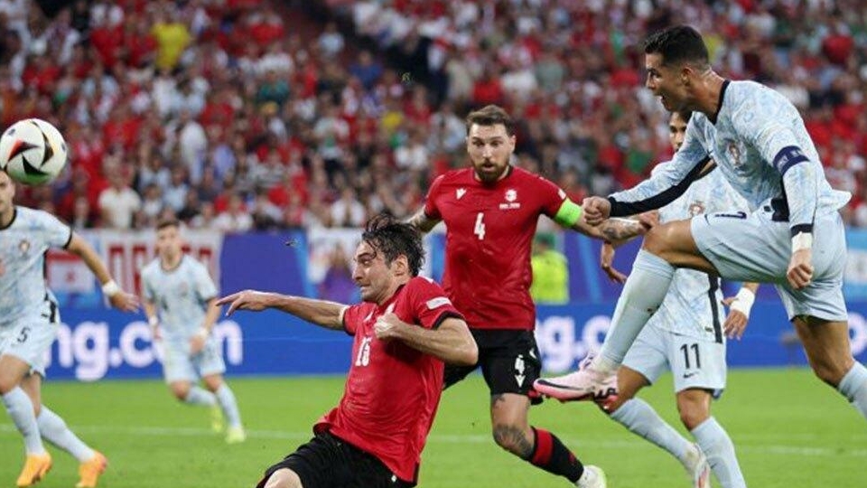 شوالیه گرجستانی در پستی بازی کرد که رونالدو را عصبی کند
