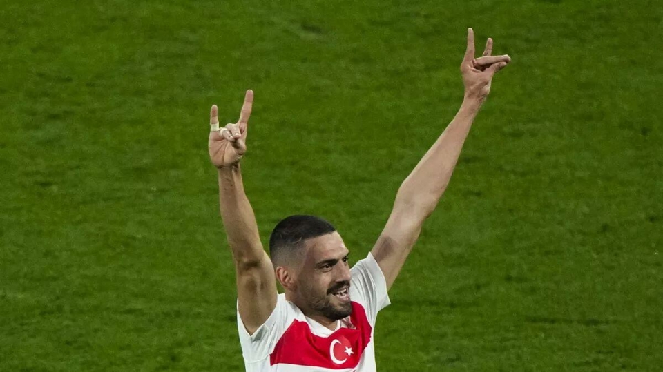 آغاز تحقیقات یوفا به رفتار جنجال برانگیز بازیکن ترکیه