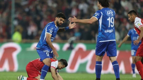 بازی آبی و قرمز در تختی به شرط پرداخت 30 میلیارد