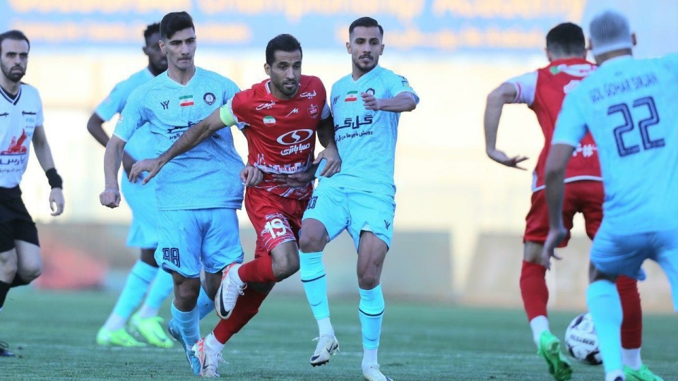 گل گهر  صفر - پرسپولیس یک ؛ 20 شدند