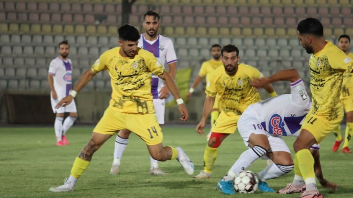 فکری مانع جشن پیروز شد