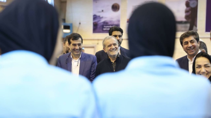 دیدار و گفتگوی صمیمانه رییس جمهور با دختران ملی پوش فوتسال
