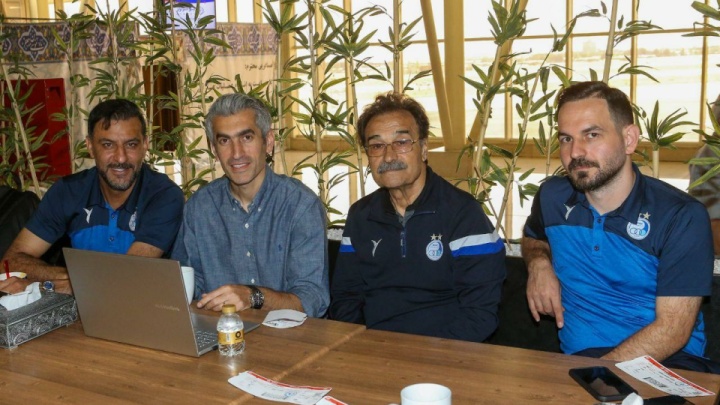جام بگیر، سرمربی بمان