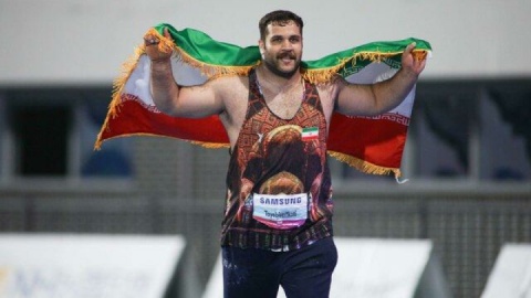 لکه سیاه روی افتخار