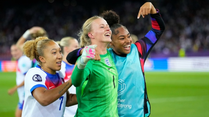 انگلیس از مرگ برگشت