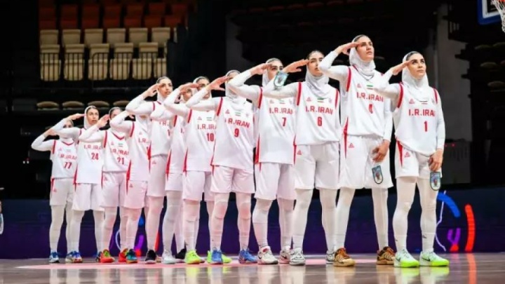 یک قدم تا آغوش تاریخ