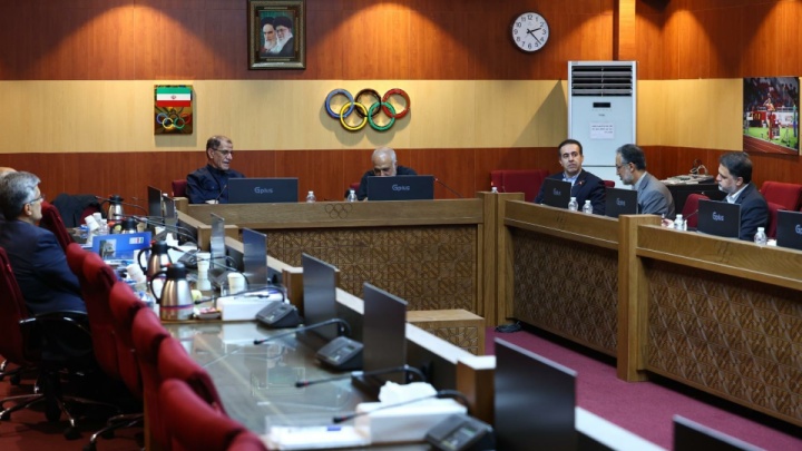 نشست خسروی‌وفا باجمعی ازمدیران وزارت امور خارجه و سفرا