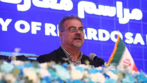 چرا نظری استعفا داد؟