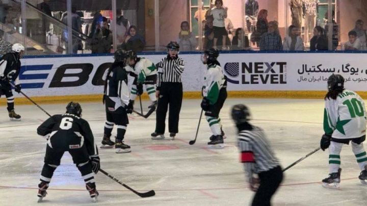 هاکی روی یخ دختران | دومین دوره لیگ جوانان با پیروزی سیمرغ آغاز شد