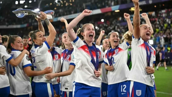 فوتبال زنان شایسته نگاه برابر اقتصادی