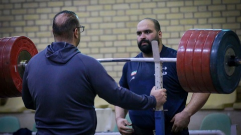 جدال کرمی و زارع برای وزنه زدن در فورده