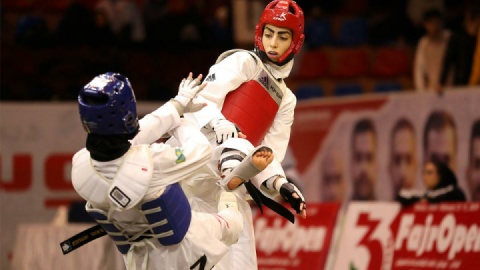 شیری: ساعی مقابل چشم همه گوشم را کشید