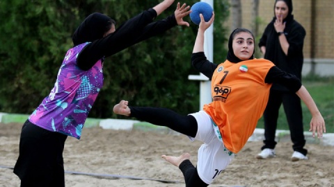 نوشهر، میزبان رقابت‌های مهیج هندبال ساحلی بانوان کشور