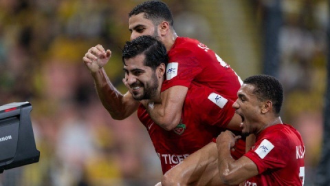 عزت‌اللهی صحنه را از بنزما ربود