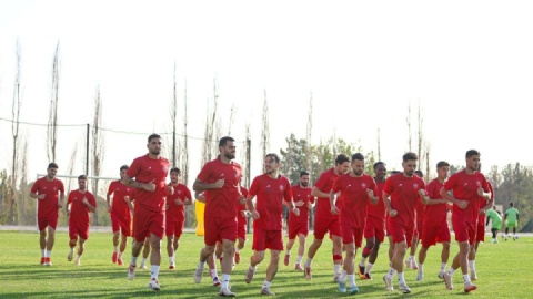 همین اسکواد در حد قهرمانی است