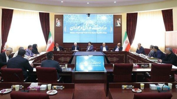 پرونده مربیان خارجی روی میز