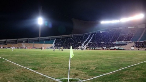 چمن تختی خراب بود، برقش هم قطع شد