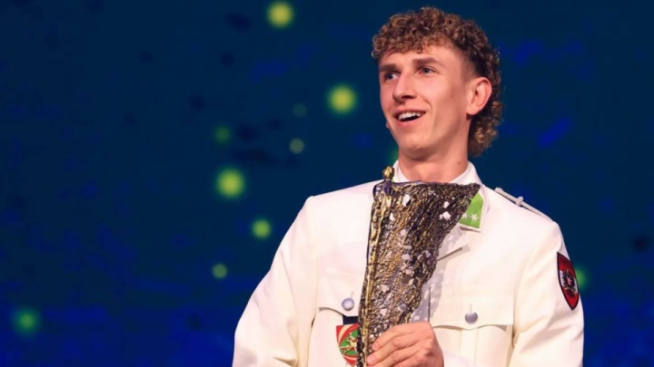 درخشش اسکی پرش اتریش؛ دنیل چوفنیک عنوان برترین ورزشکار سال را از آن خود کرد