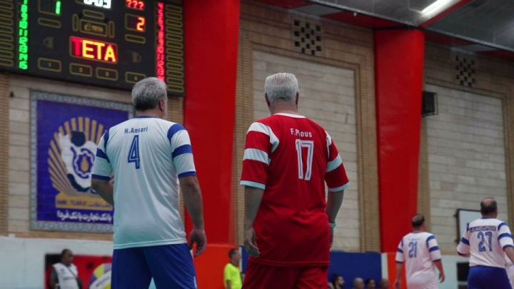 بزرگان پرسپولیس و مدیران بانک تجارت به میدان رفتند