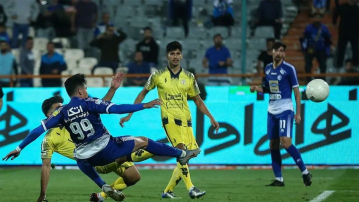 طلسم ۱۳ ساله فجر مقابل استقلال