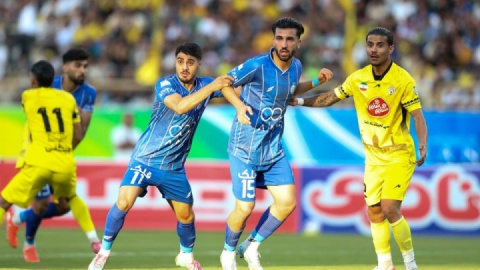 میانگین سن ترکیب اصلی استقلال:25/8