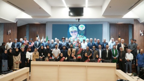 اهدای نشان ویژه علمی به پورکیان