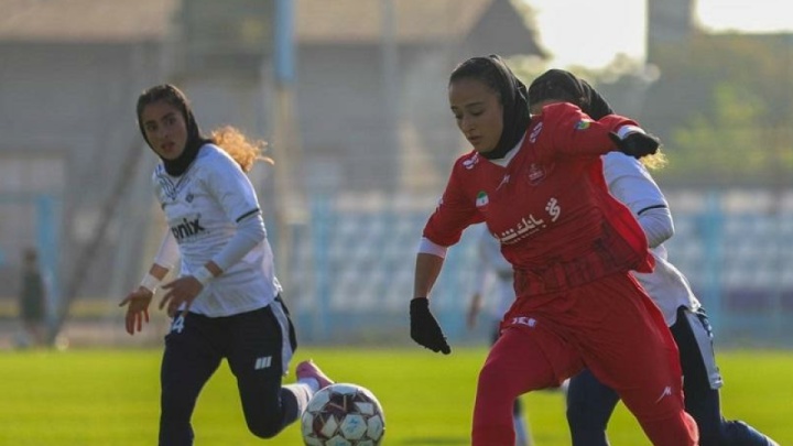 شکست پرسپولیس و قدرت‌نمایی گل‌گهر