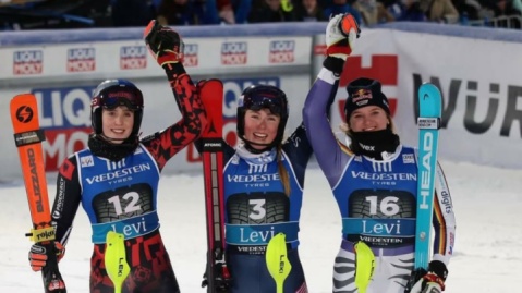 میکائلا شیفرین بار دیگر تاج ملکه اسلالوم را بر برف‌های قطبی لِوی بر سر گذاشت