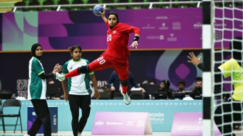 بانوان هندبال ایران در آستانهٔ صعود به نیمه‌نهایی