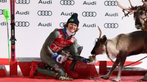 مارپیچِ کوچک – نبرد قهرمانان روی شیب یخ‌زده لوی