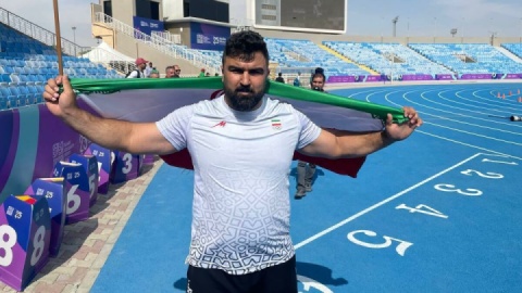 تاج‌گذاری خسروی با صید طلا