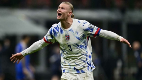 بچه غول روی دوش یک ملت