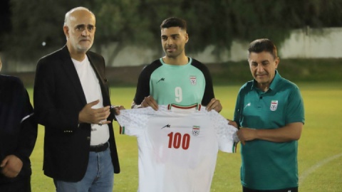 پیراهن «یکصد» بر تن طارمی