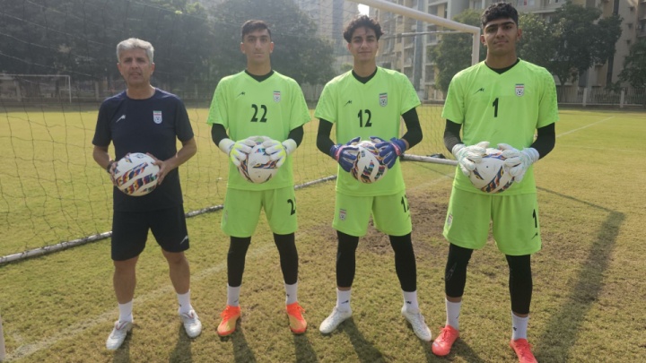 نوجوانان در محل تمرین جدید