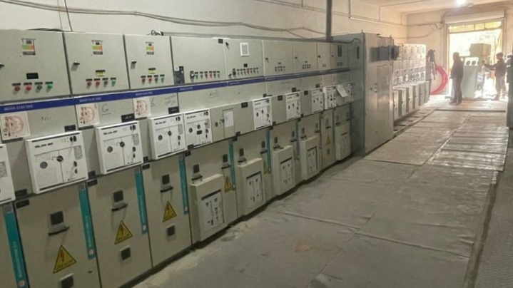 تعویض تابلوها و کابل های برق کل مجموعه ورزشی آزادی