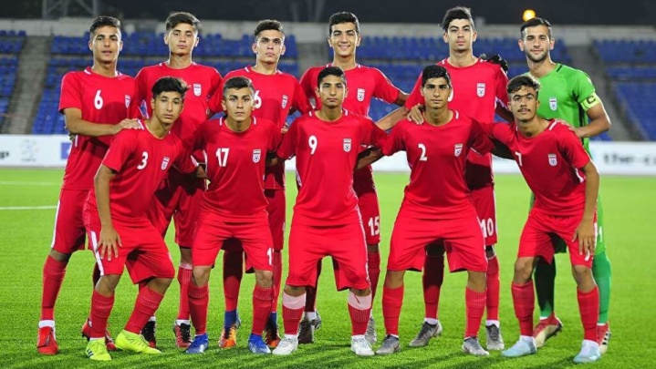 تمام توجه نوجوانان به بازی فلسطین