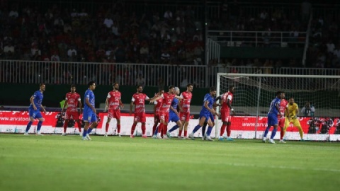 اراک شهر بردهای بزرگ و شکست‌های ویران‌کننده