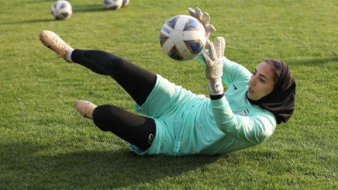 حضور کارشناس شبکه ماهواره ای به عنوان دروازه بان تیم ملی!