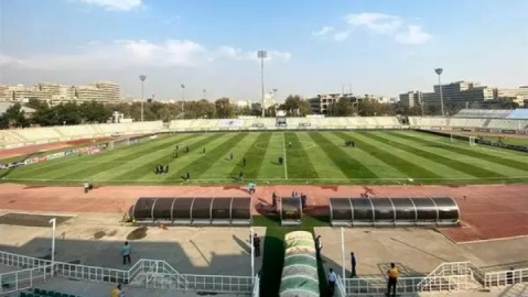 سکوهای خالی با زمین مخمل یر به یر!