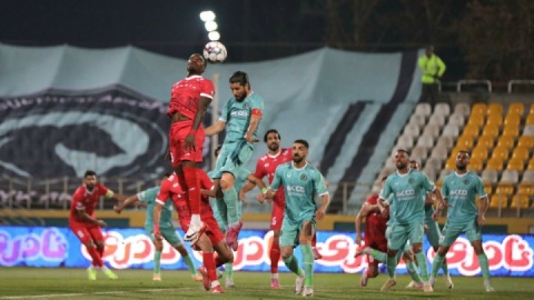 درهای ورزشگاه پاس را به روی تماشاگران باز کنید