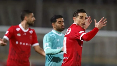 احمدزاده: هرجا  که سرمربی بگوید بازی می‌کنم