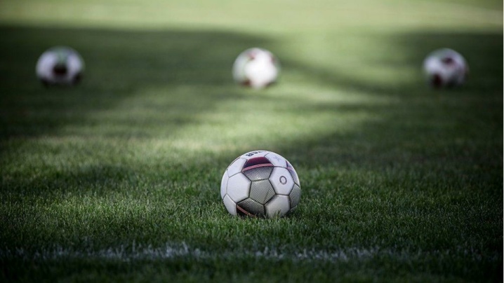 تبر به سمت فوتبال!