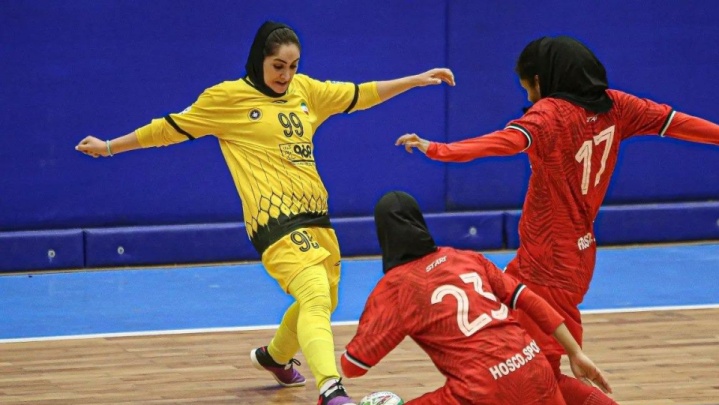 تداوم صدرنشینی استقلال و بردهای سرنوشتساز مدعیان