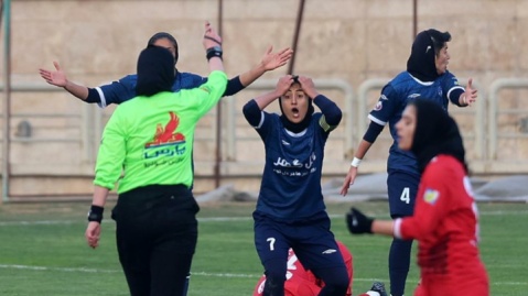 بیرون کشیدن تیم ، راه نجات گل گهر