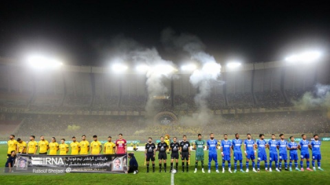 شیشه عمر ساپینتو در دست نویدکیا